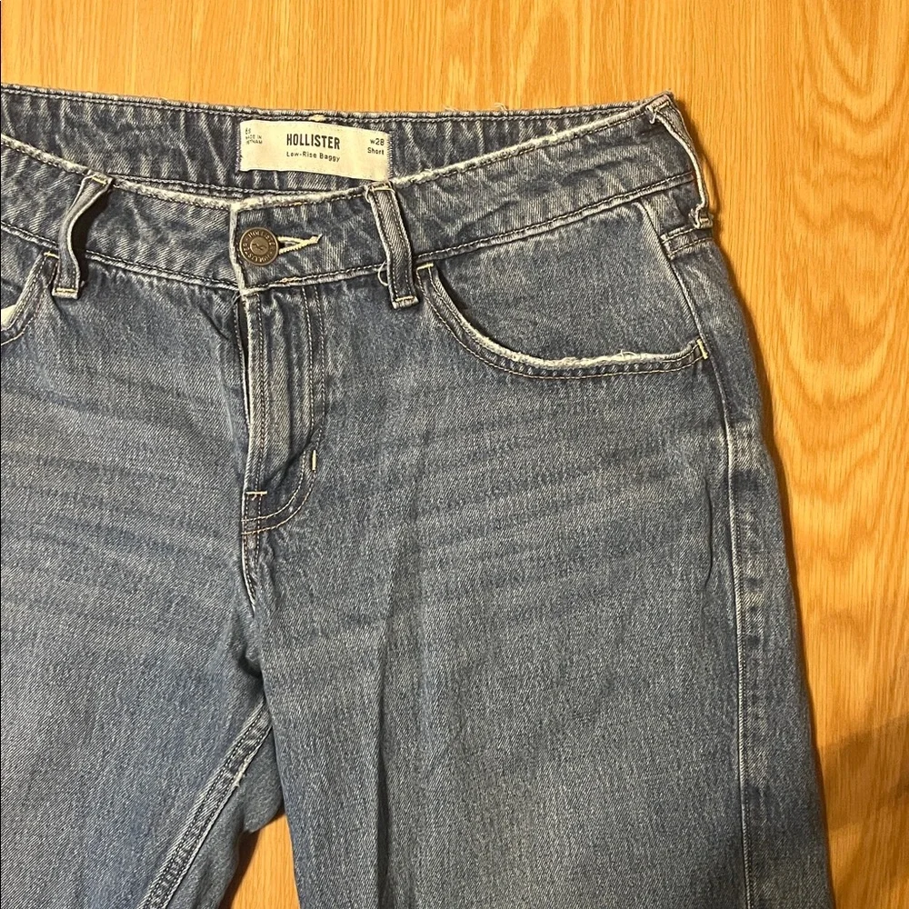 Hollister Distressed Low-Rise Baggy Jeans, size 6s w28 short - Picture 2 of 7